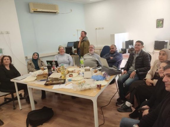 סגל עברית ביום עיון בנושא שילוב בינה מלאכותית במחקר, בהוראה ובהערכה.